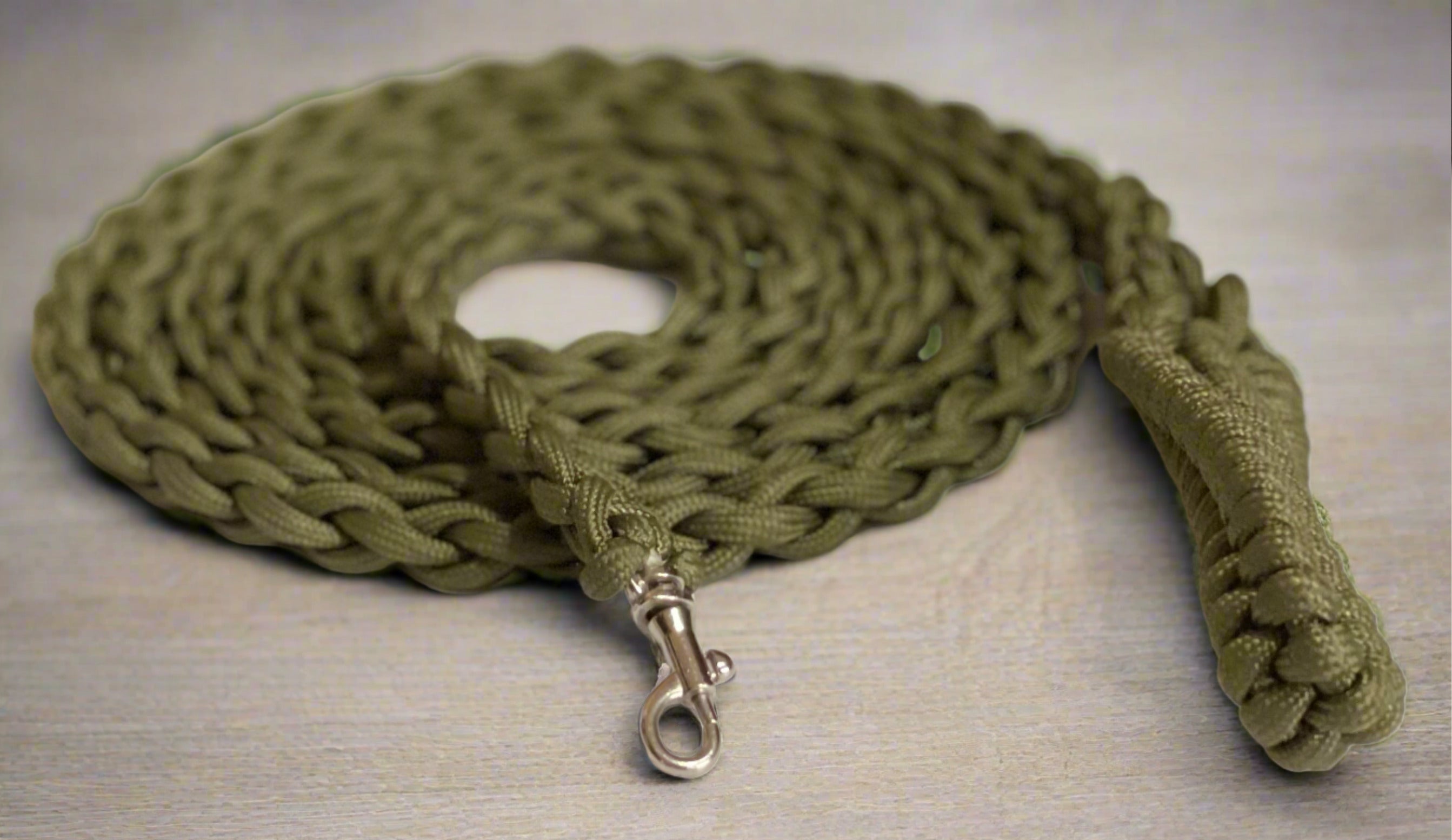 Hand-Crafted Paracord Leash – Midori Pet Gear